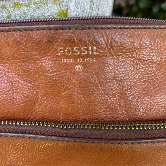 Fossil Vintage Brown Leather Small Medium Crossbody Bag Purse - Picture 7 of 9